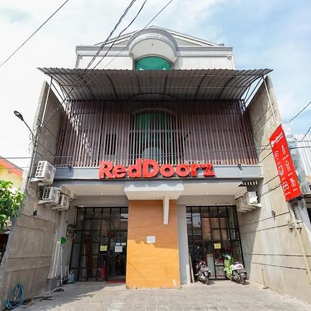 Reddoorz @ Manukan Сурабая Экстерьер фото