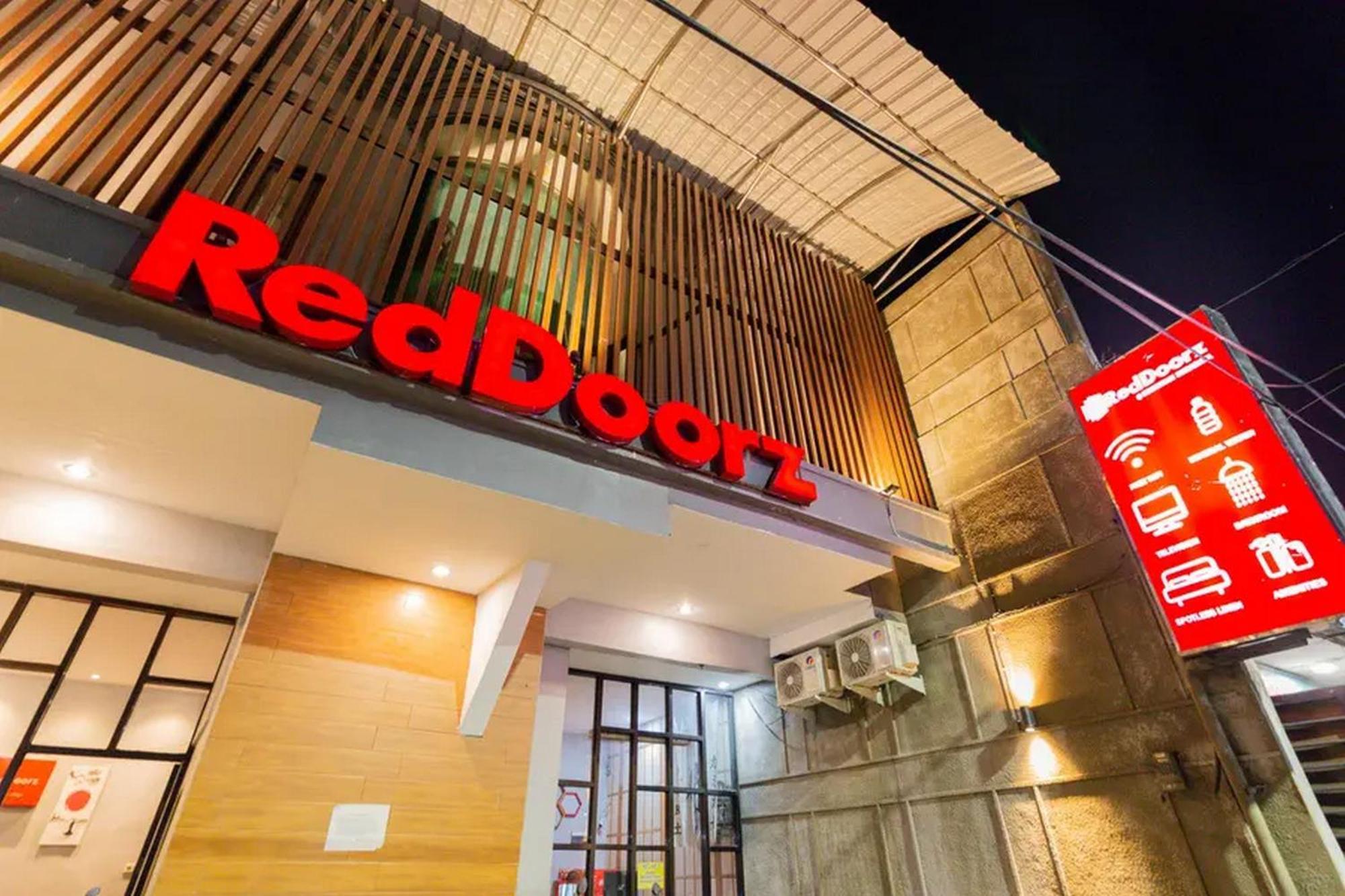Reddoorz @ Manukan Сурабая Экстерьер фото