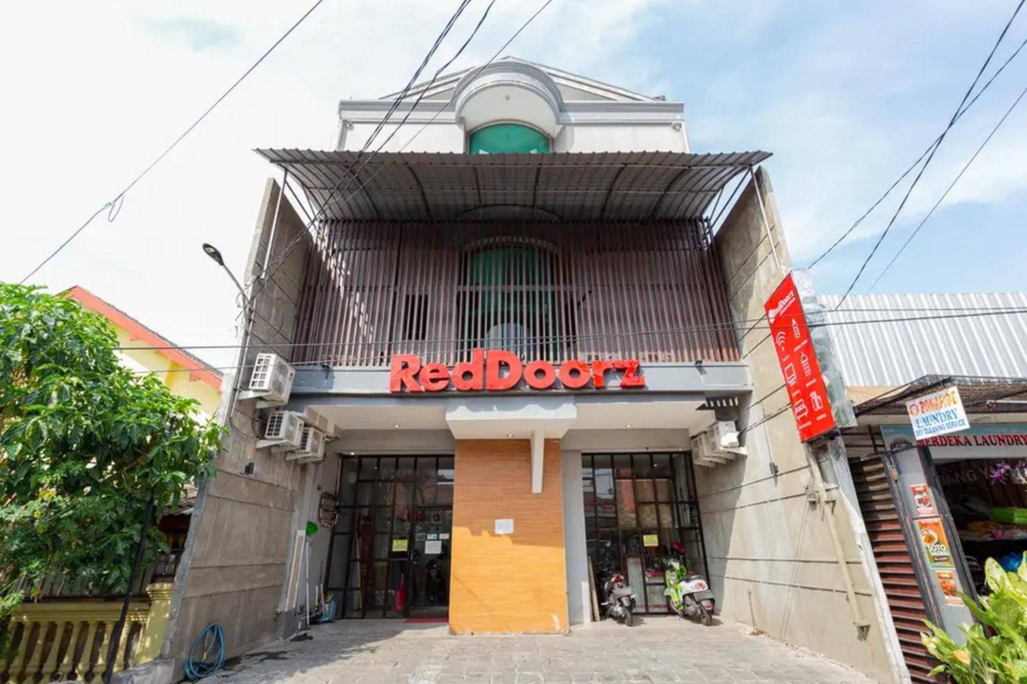Reddoorz @ Manukan Сурабая Экстерьер фото